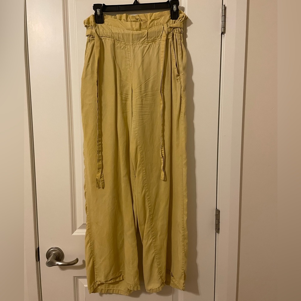 Super pretty yellow thread and supply pants
